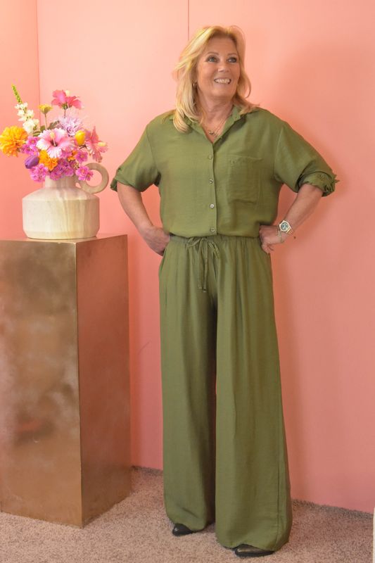 Tweedelig set blouse en broek legergroen