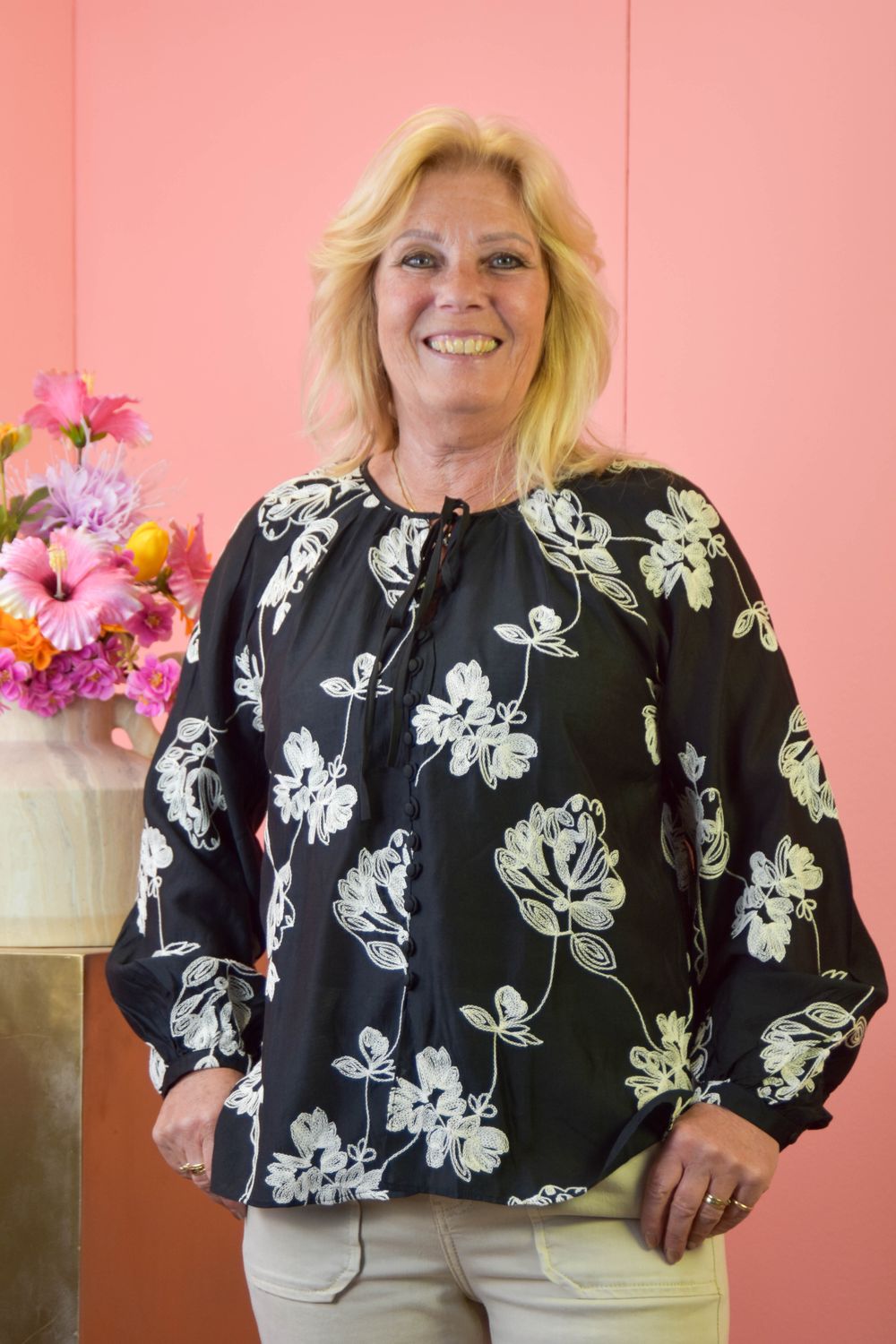 Blouse geborduurd detail zwart