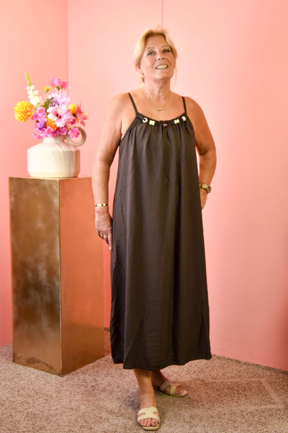 Jurk met stenen detail donkerbruin