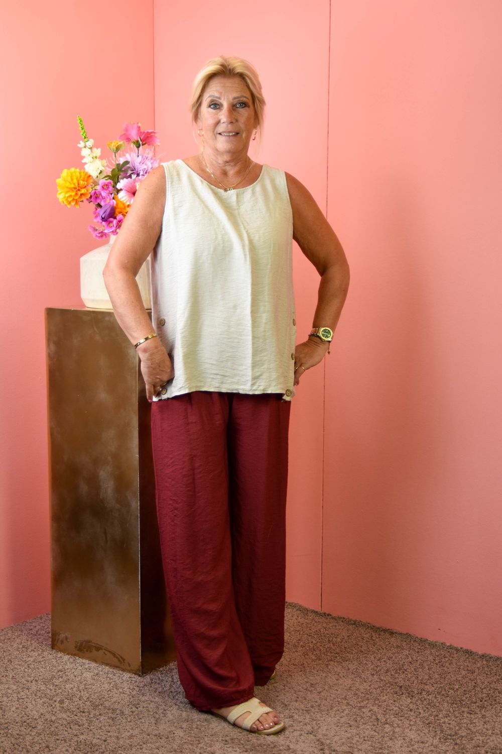 Top met knopen zijkant beige