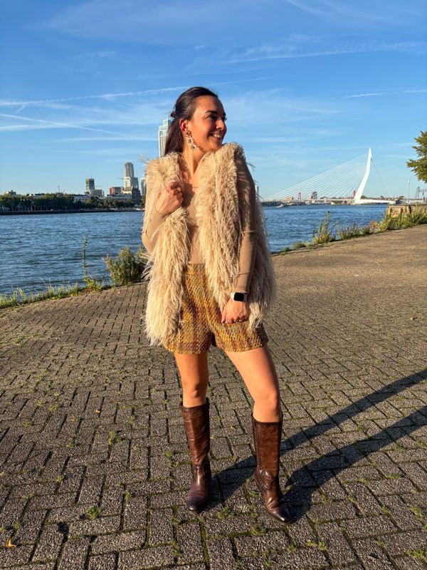 Fake fur gilet beige