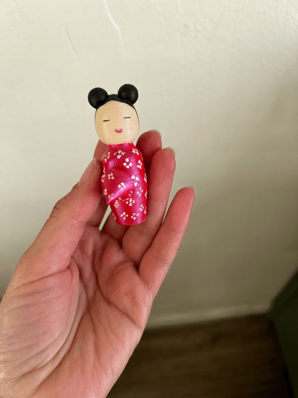 Mini Poupée Japonaise avec parapluie