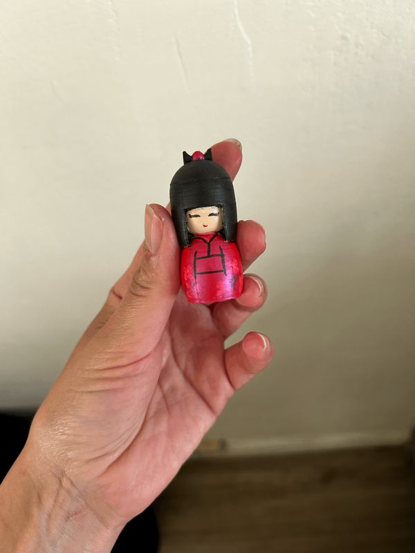 Mini Poupée japonaise kimono rouge