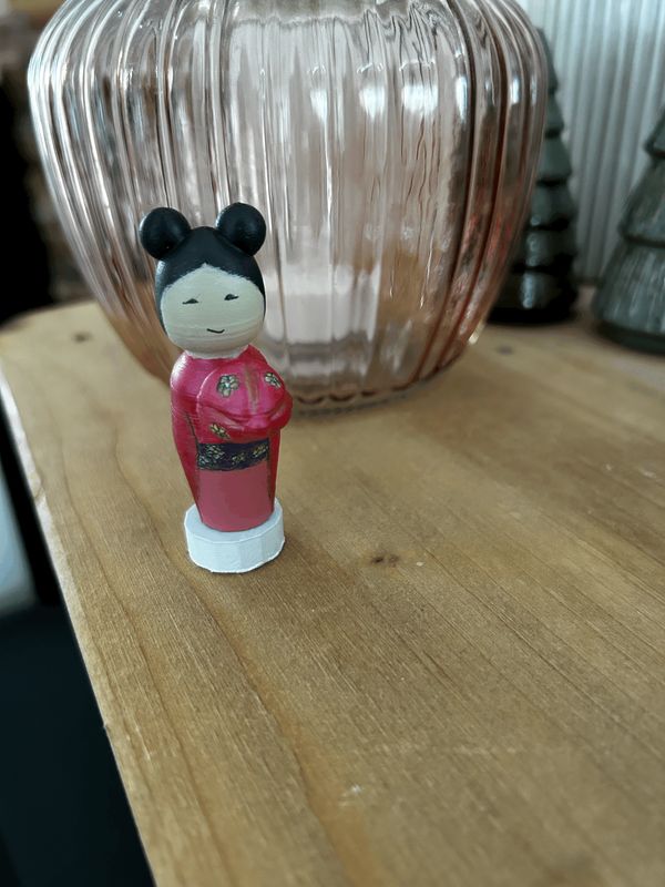 Mini Poupée Japonaise avec un parapluie