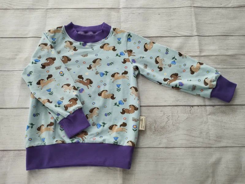 Pullover springende Pferde