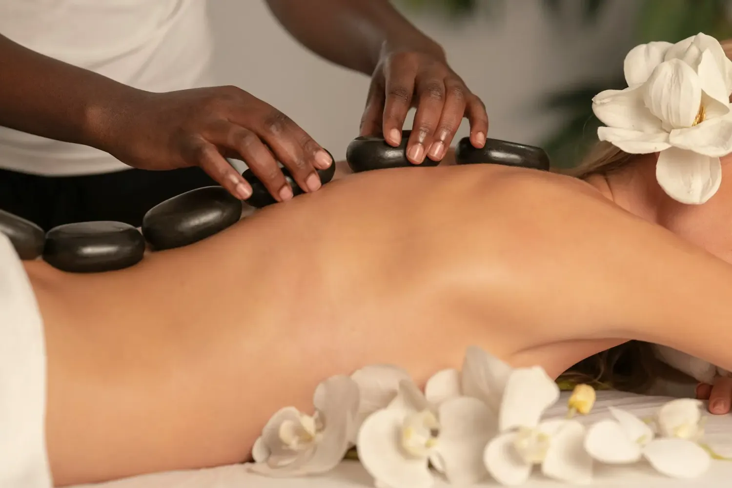 FORFAIT DE 5 SEANCES + 1 OFFERTE - MASSAGE AUX PIERRES CHAUDES