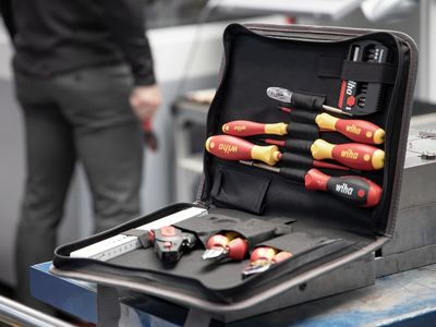 Wiha WHA41241 electrician Tool Set, 32 Piece