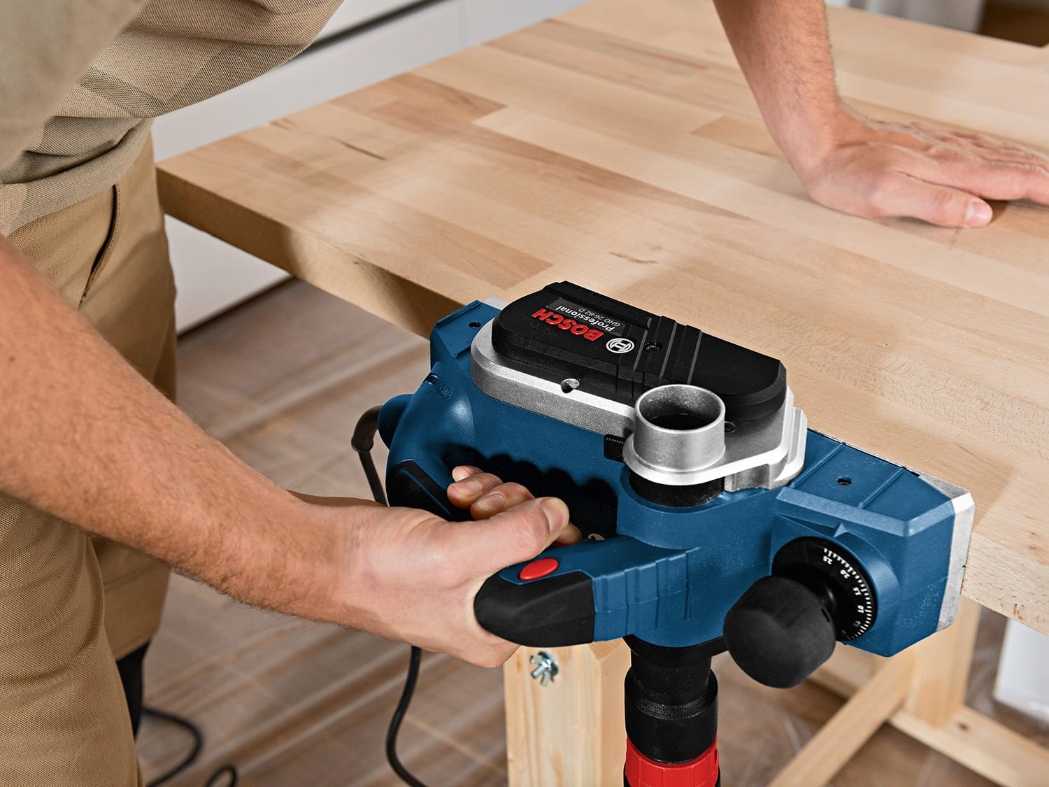 Bosch BSH6015A4370 GHO 28-82 D Professional Planer 710W 240V