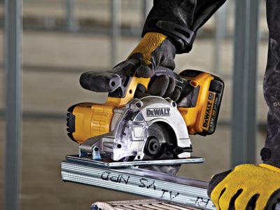 DEWALT DEWDCS373N DCS373N XR Metal Cutting Circular Saw 140mm 18V Bare Unit