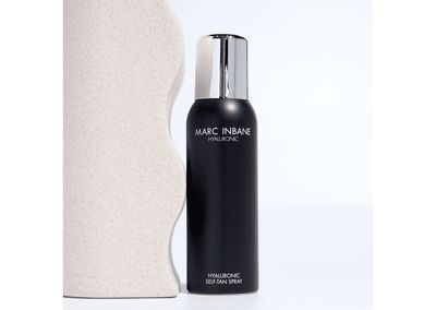 Hyaluronic self-tan spray