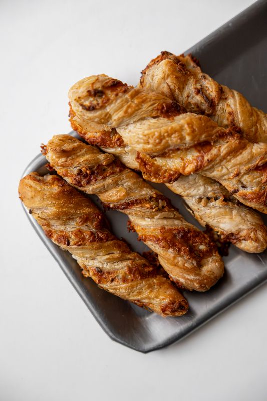 Petites torsades salées (x10) : scarmozza, comté, emmental et mélange de graines