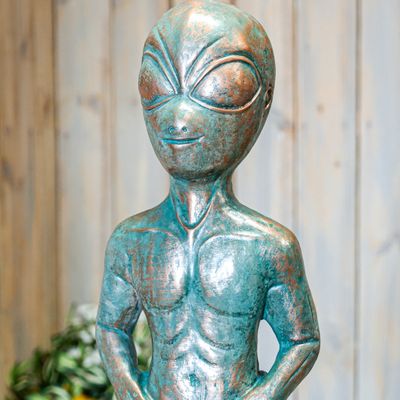 31701 Standing Alien