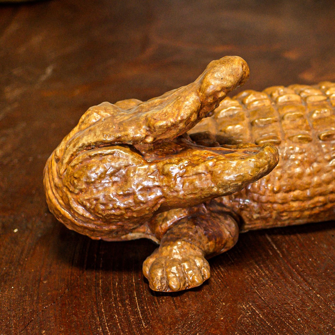 46046 Gator w/ Head Turned