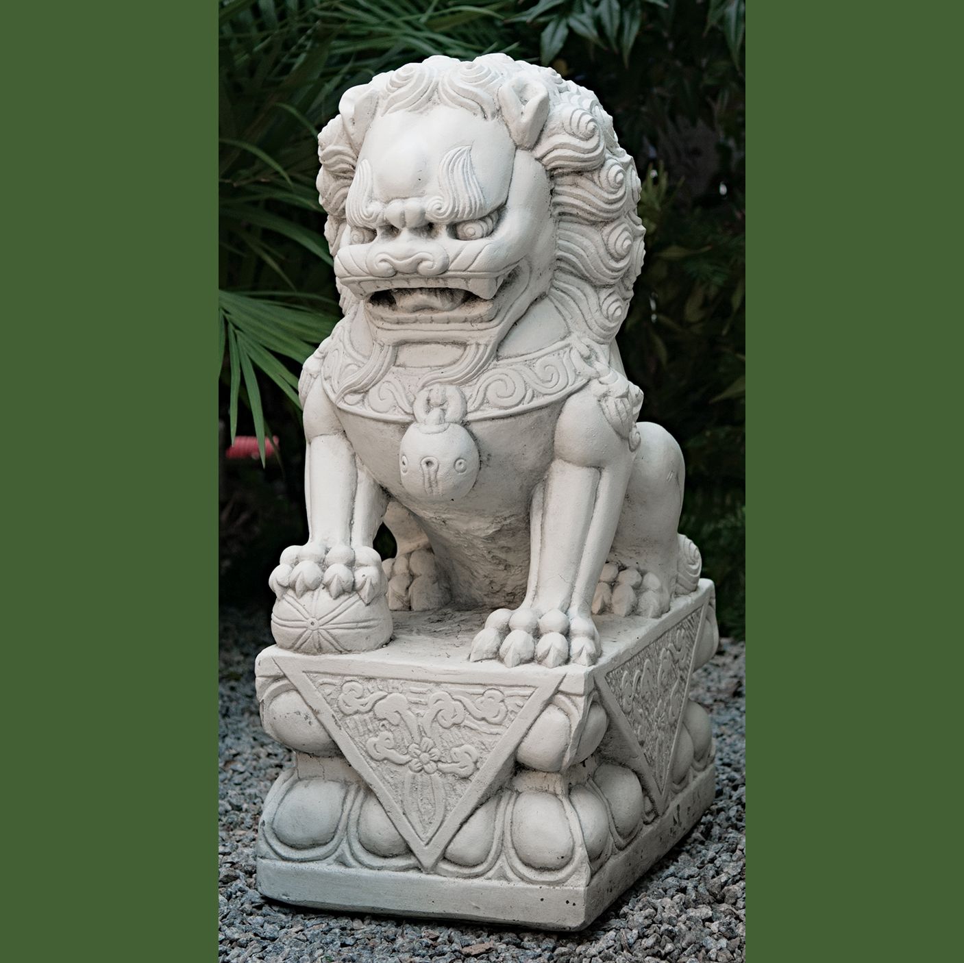 39600 Lg. Foo Dog w/ Ball