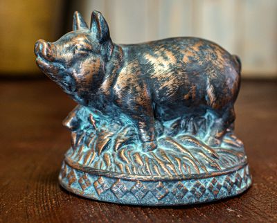 59014 Pig on Oval Base