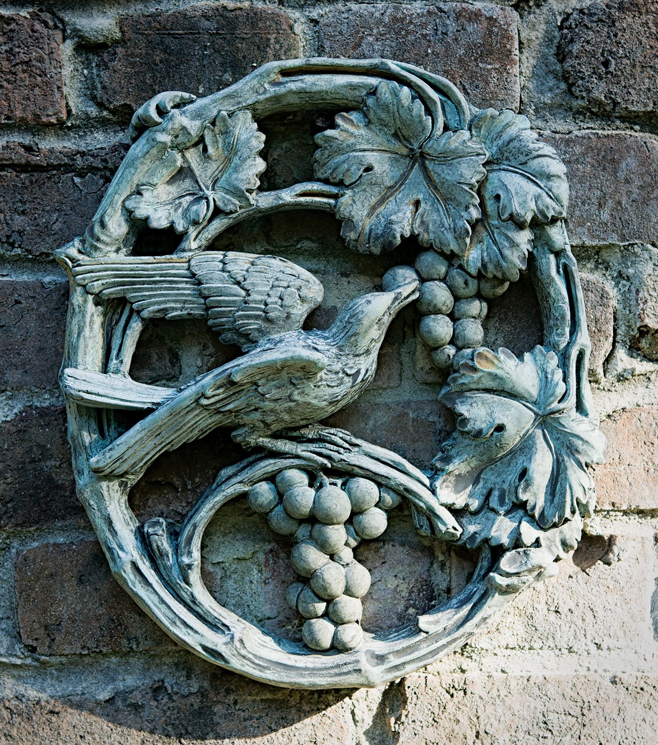 66003 Oval Bird Plaque w/ Grapes