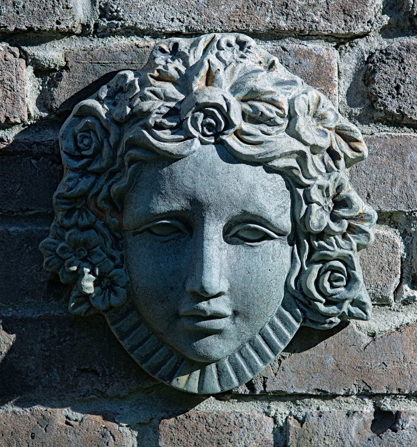 66016 Young Queen Elizabeth Plaque