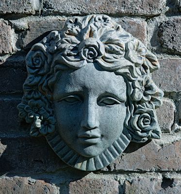 66016 Young Queen Elizabeth Plaque