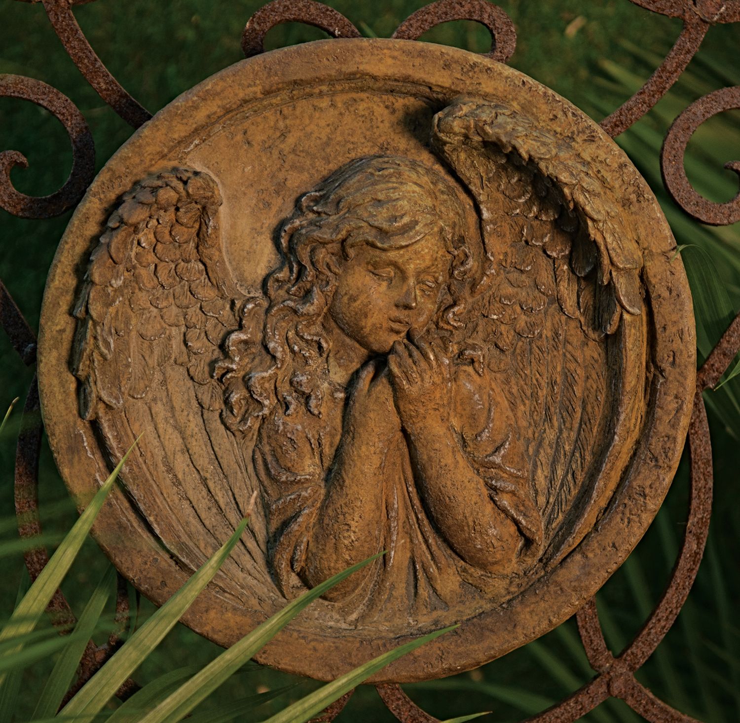 66038 Round Angel Plaque