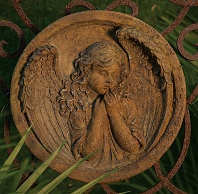66038 Round Angel Plaque