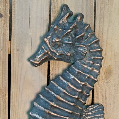 66018 Left-facing Seahorse Plaque