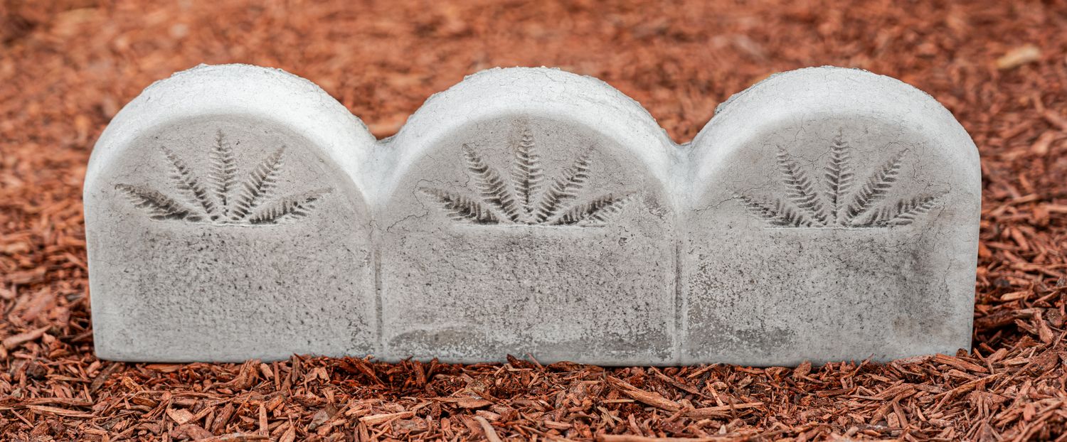 84003 Scalloped 3 Fern Border