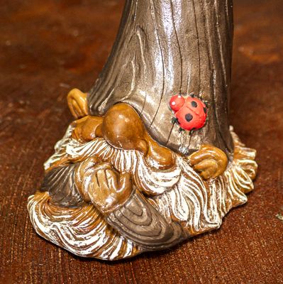 37028 Gnome w/ Ladybug