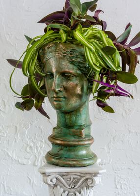 72001 Grecian Head Planter