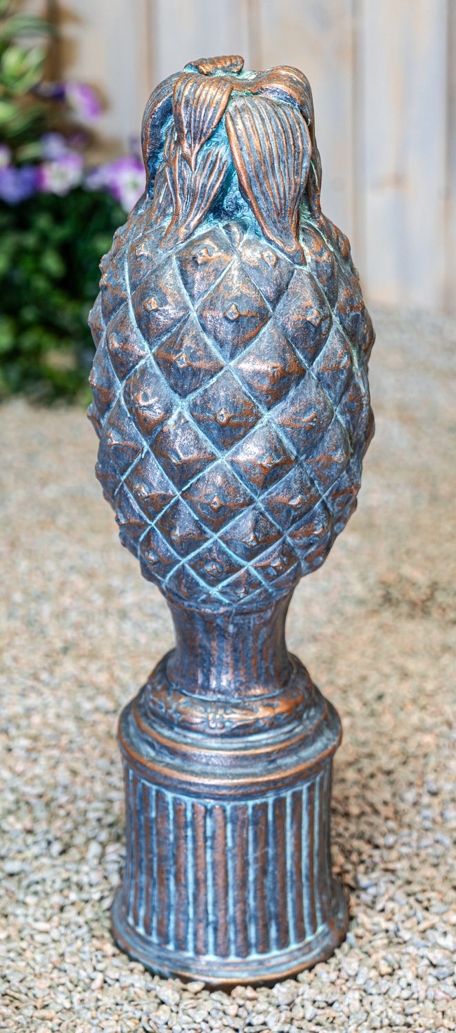 42011 Pineapple On Thin Round Base