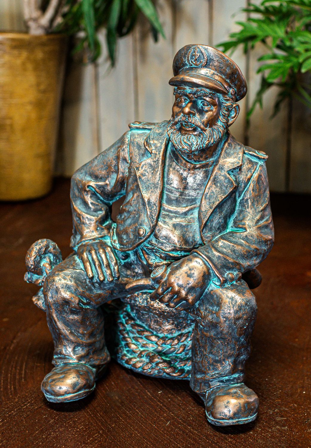 57453 Sitting Sea Captain w/ Pipe