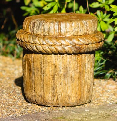 44019 Sm. Piling w/ Rope