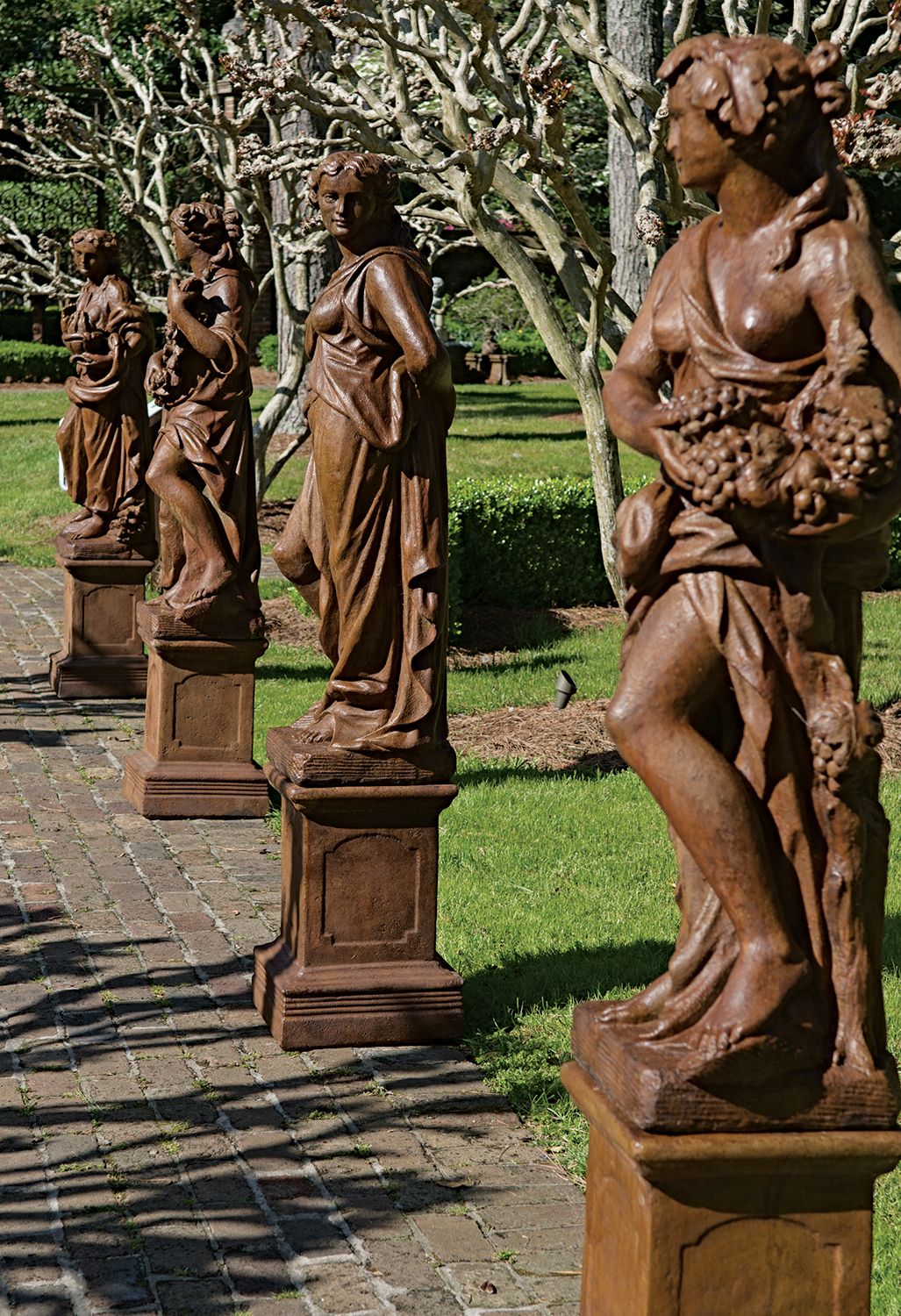 32009 4 Lg. Seasons w/ Pedestal Set