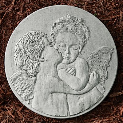 75018 Kissing Angels Stepping Stone