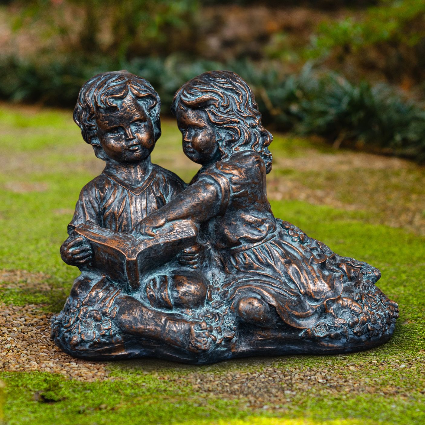 31060 Boy &amp; Girl Reading a Book