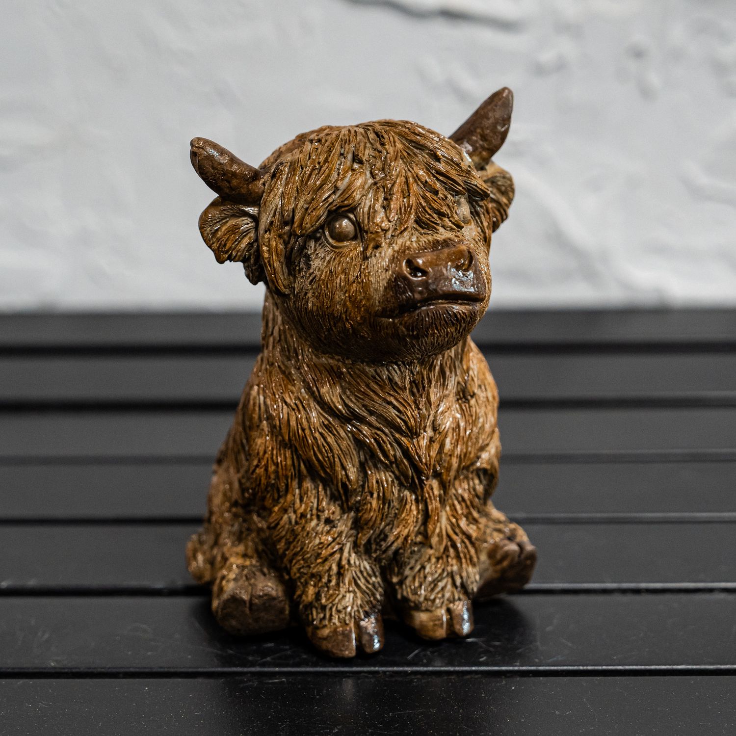 46055 Sm. Highland Cow Sitting