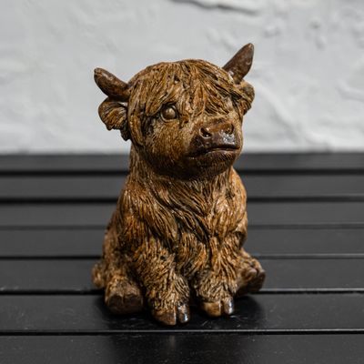46055 Sm. Highland Cow Sitting