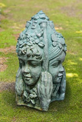 78012 Four Season Celtic Compass Stone