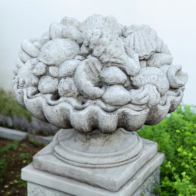 42015 Ex. Lg. Shells in Shell Finial