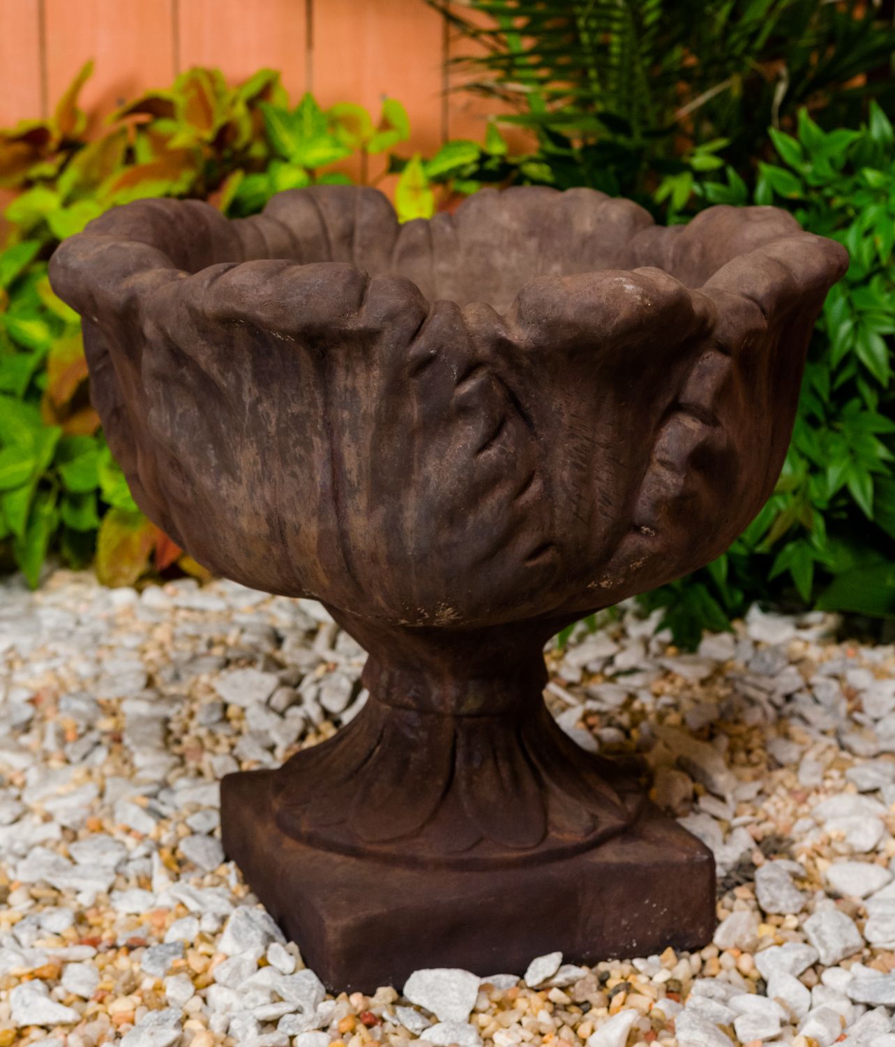 71045 Acanthus Urn