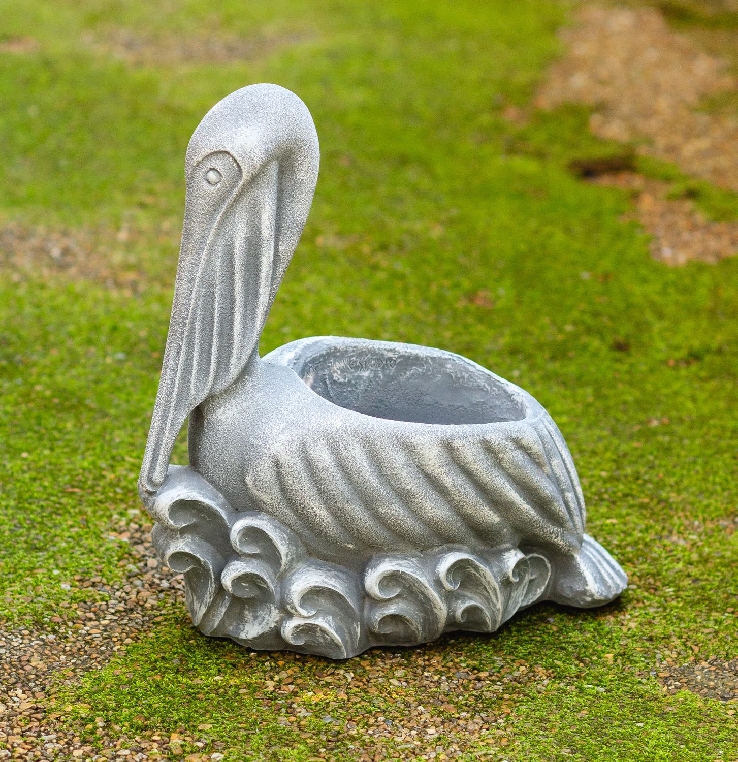 71064 Pelican on Wave Planter