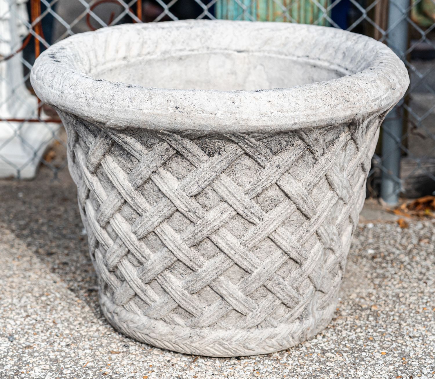 71098 Lg. Round Weave Pot