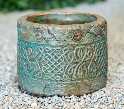 71058 Sm. Round Celtic Pot
