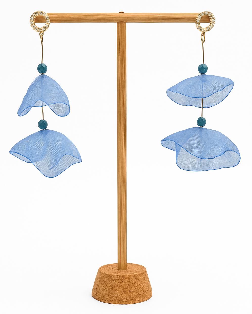 Pendiente de seda color light blue con perlitas
