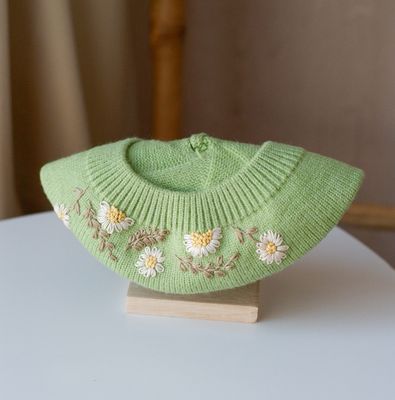 Bereta verde cu broderie manuala