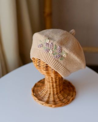 Bereta beige cu broderie Lavanda