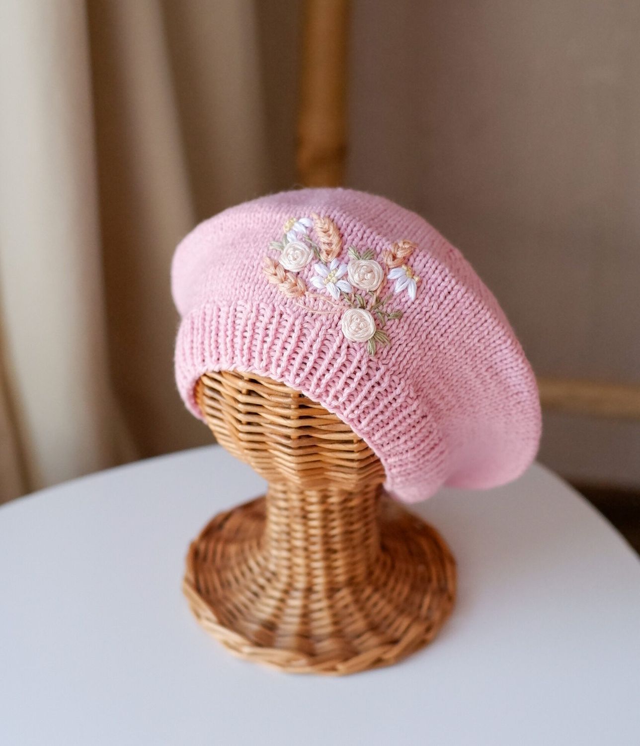 Bereta merino cu broderie manuala