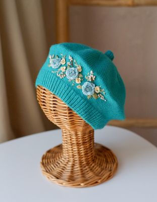 Bereta smarald cu broderie manuala