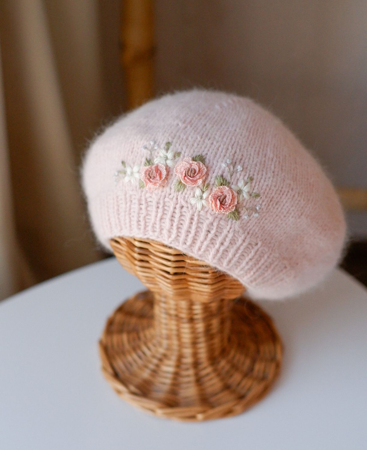 Bereta din 100% lana Angora cu broderie