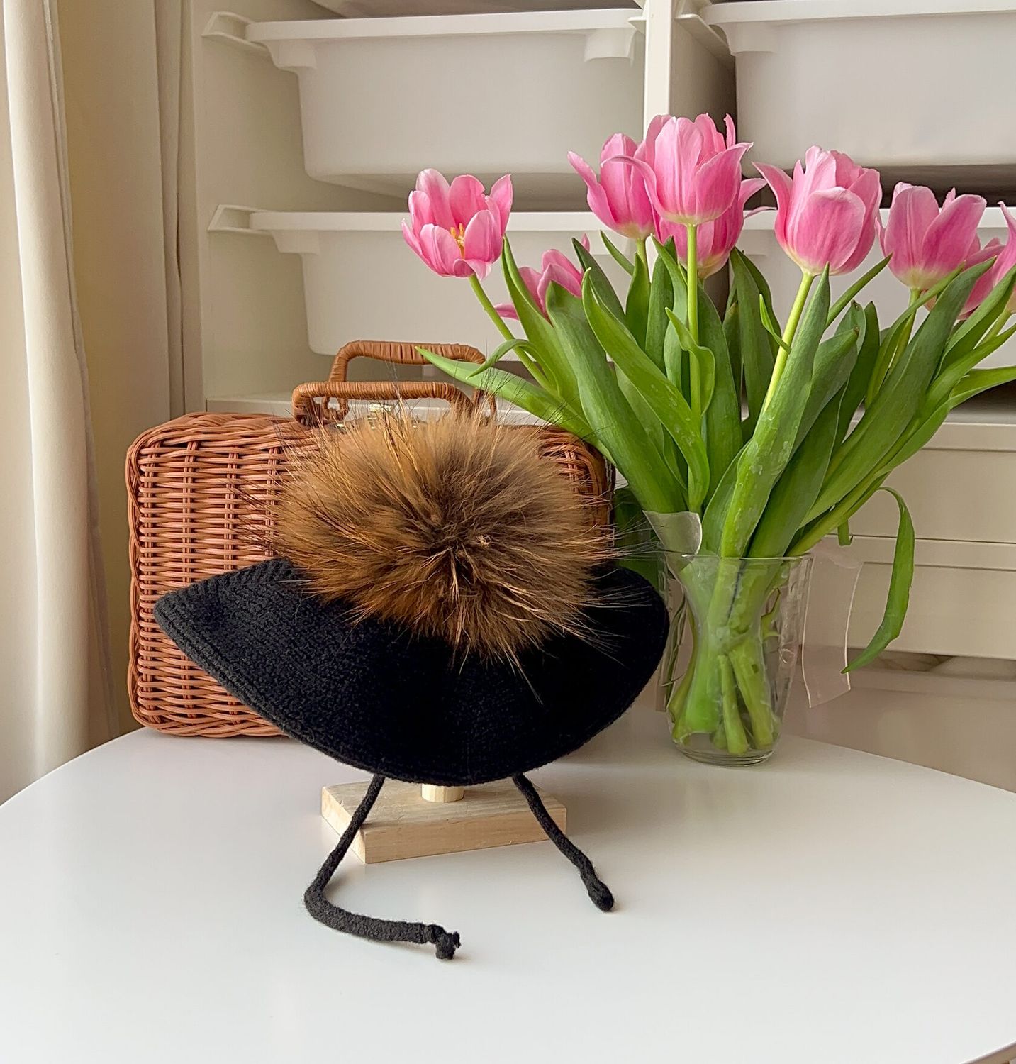 Bereta cu pompon natural