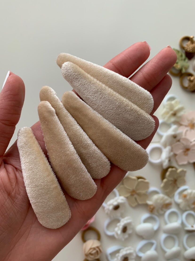 Agrafa acoperita cu catifea Italiana ivory